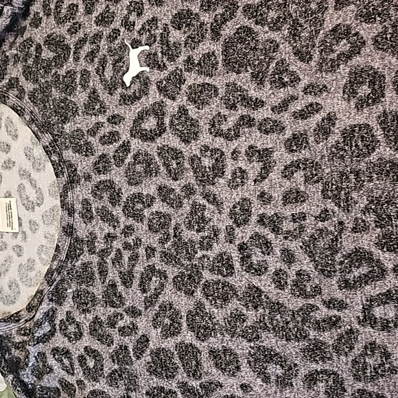 PINK Gray Leopard Sleepwear Top Size M - Picture 2 of 5